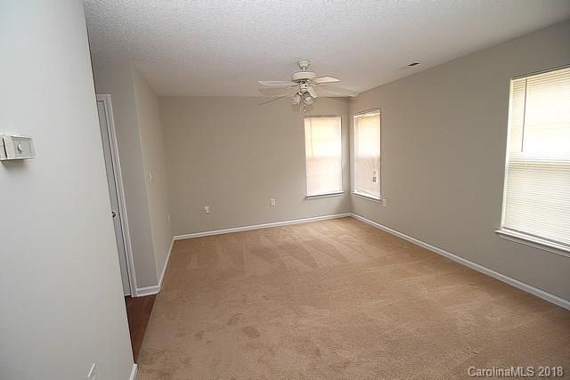 2404 Smugglers Ct, Charlotte, NC 28216