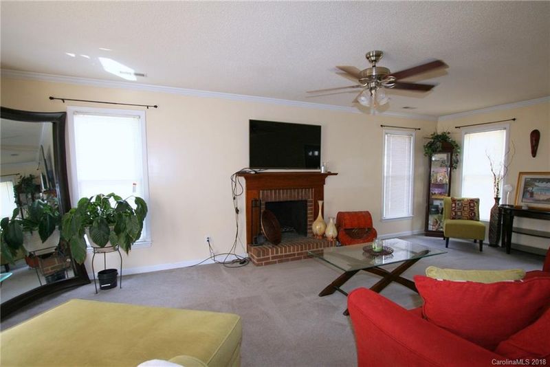 4200 Hounds Run Dr, Matthews, NC 28105