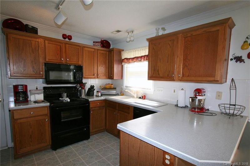 4200 Hounds Run Dr, Matthews, NC 28105