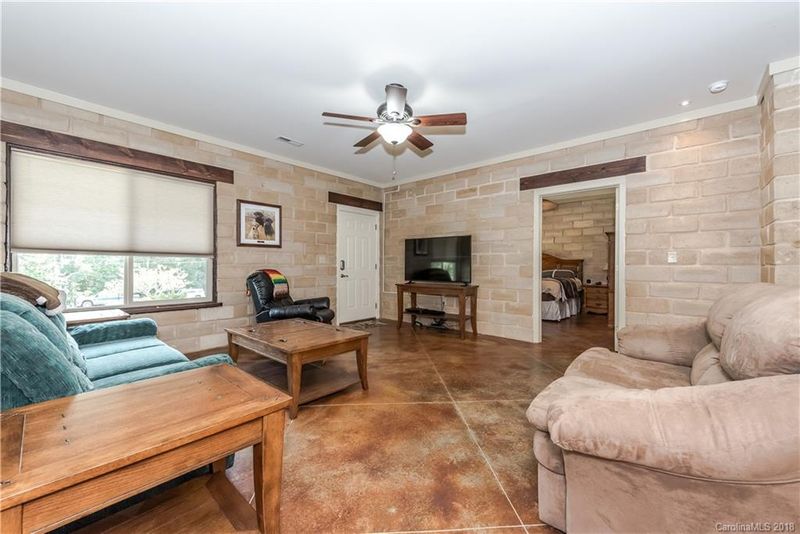 532 Whispering Pines Dr, Catawba, SC 29704