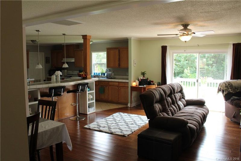 1862 Buffalo Rn, Lincolnton, NC 28092
