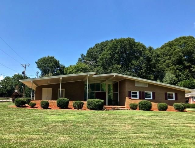 3208 1st St NW, Hickory, NC 28601