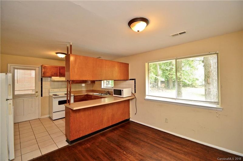 514 Candystick Ln, Charlotte, NC 28213