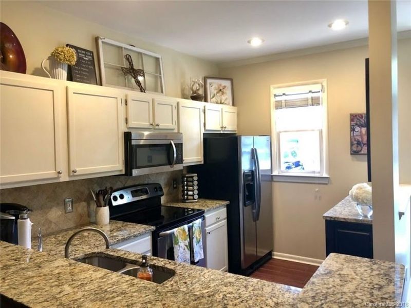 2541 Dilworth Heights Ln, Charlotte, NC 28209