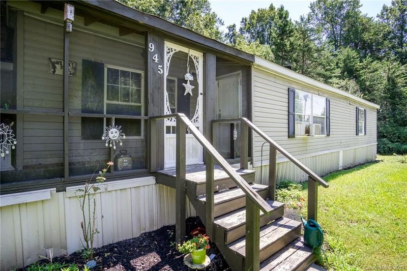 945 Hide Away Trl, Clover, SC 29710