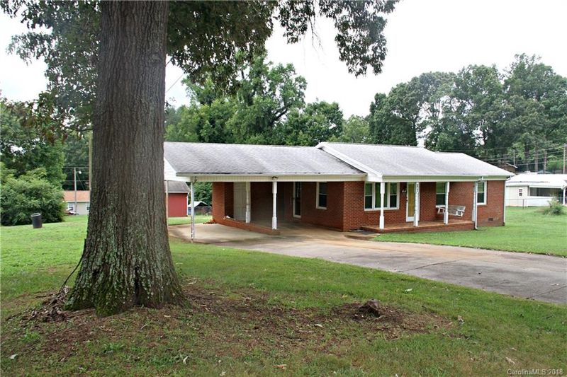 109 Chippawa Dr, Dallas, NC 28034
