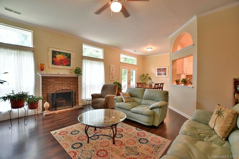 1508 Pine Mountain Rd, Charlotte, NC 28214