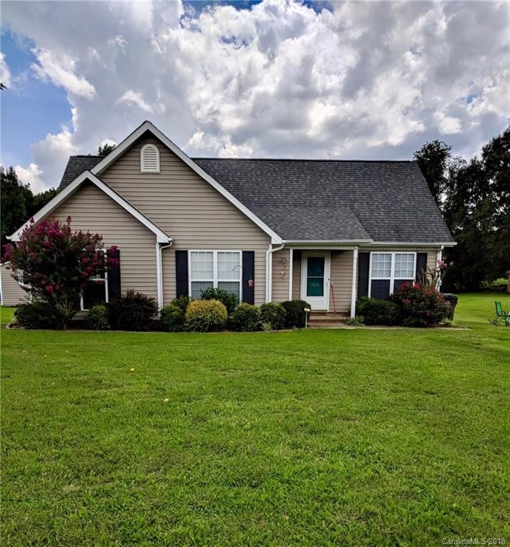 909 Pondside Dr, Wingate, NC 28174