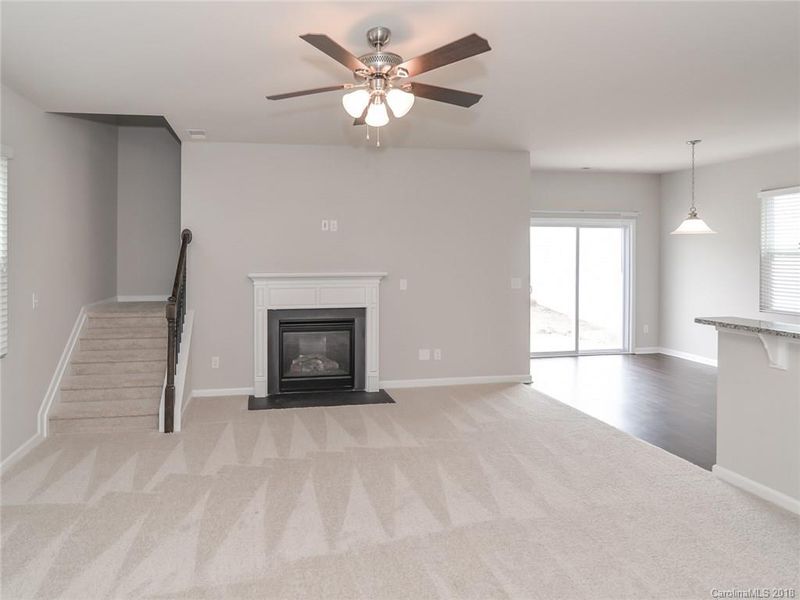516 Knothole Ln, Charlotte, NC 28214