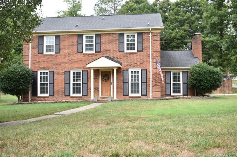 100 Brownstone Ct, Matthews, NC 28104