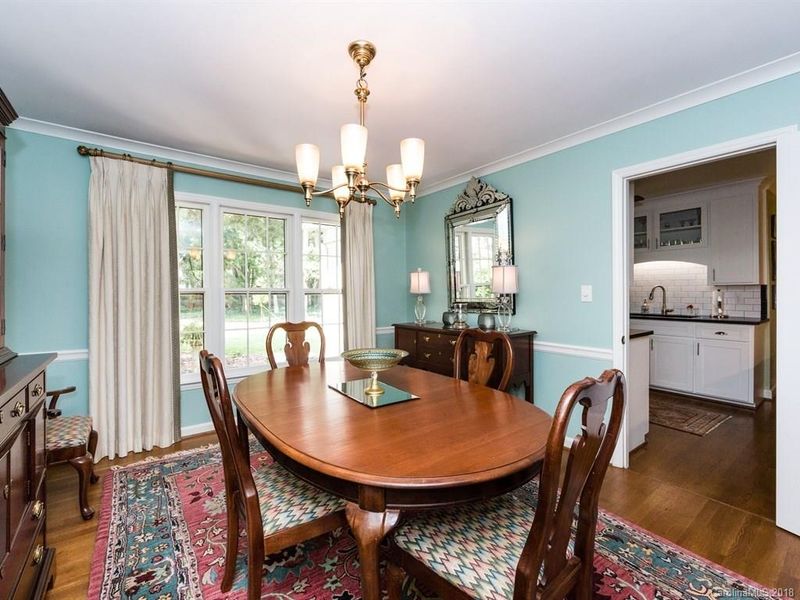 927 Linda Ln, Charlotte, NC 28211