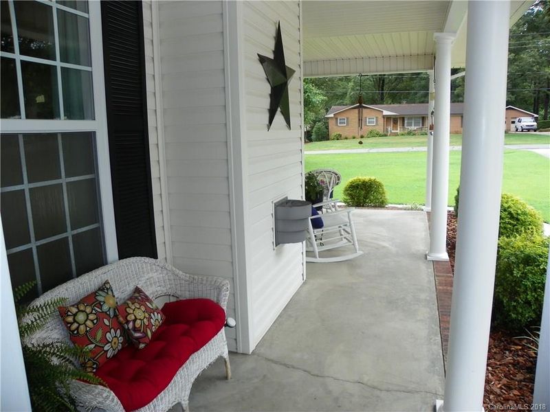 410 Valhalla Dr, Harrisburg, NC 28075