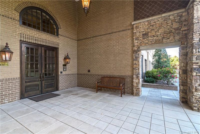 3272 Park Rd, Charlotte, NC 28209