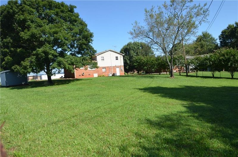 115 E Ave, Maiden, NC 28650