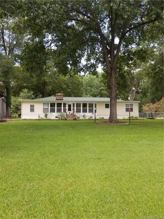 1330 W Shore Dr, Lancaster, SC 29720