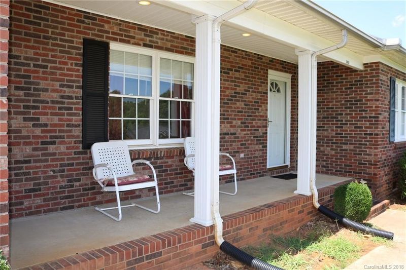 2443 Glenridge Dr, Gastonia, NC 28054