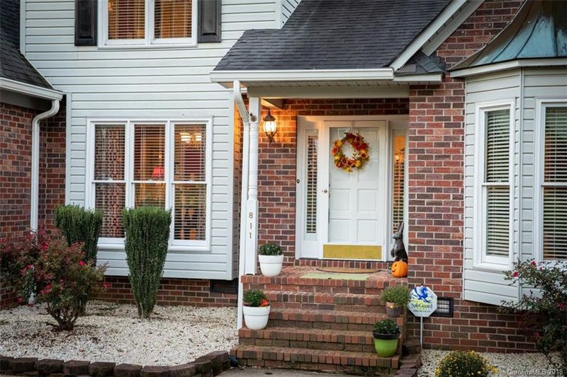 811 Woodmoore Ln, Kannapolis, NC 28081