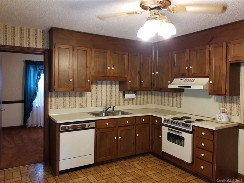 8522 Amelia Dr, Charlotte, NC 28212