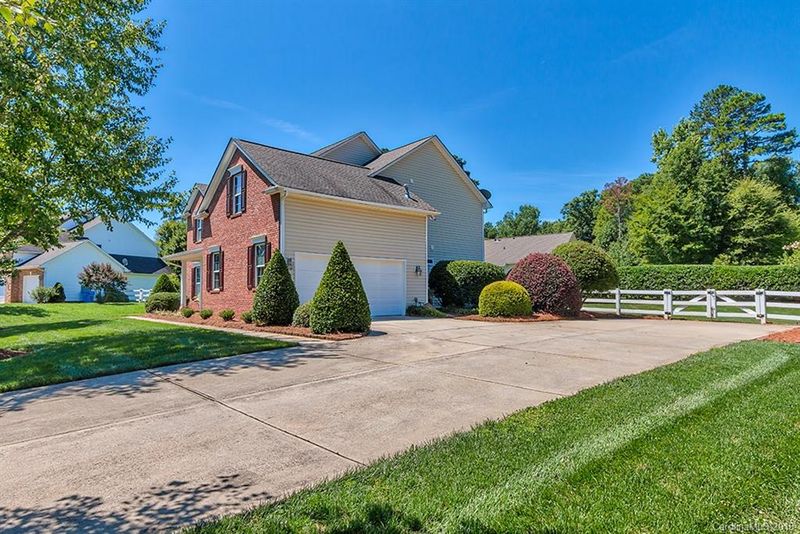 7433 Forrest Rader Dr, Mint Hill, NC 28227