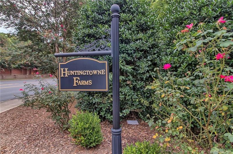 2723 Creekbed Ln, Charlotte, NC 28210