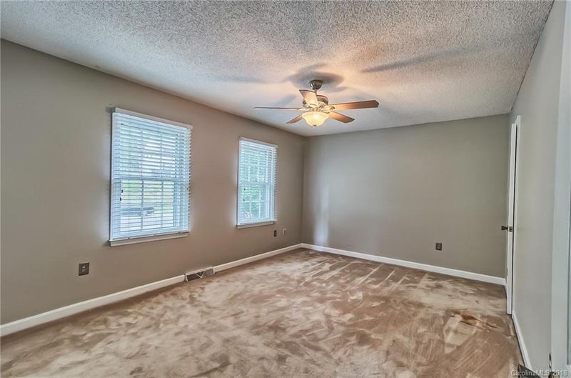 2723 Creekbed Ln, Charlotte, NC 28210