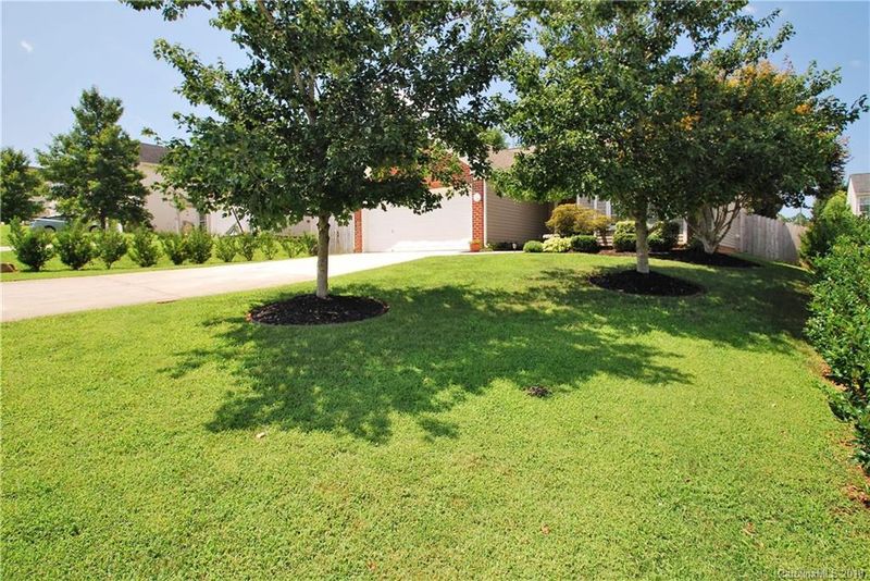 911 River Trail Rd, Lowell, NC 28098