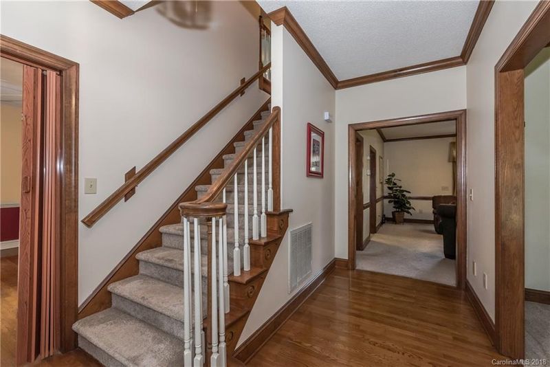 8152 Camelot Dr, Harrisburg, NC 28075