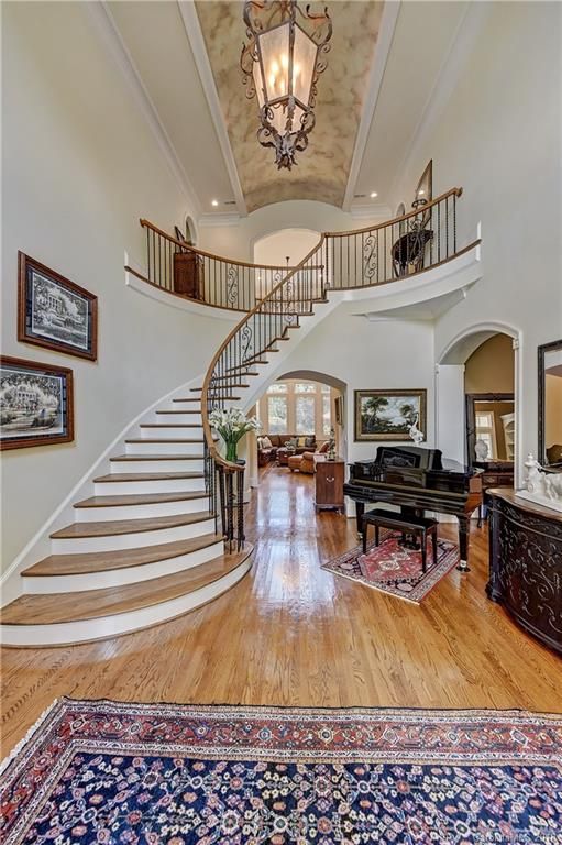 2125 Sharon Ln, Charlotte, NC 28211