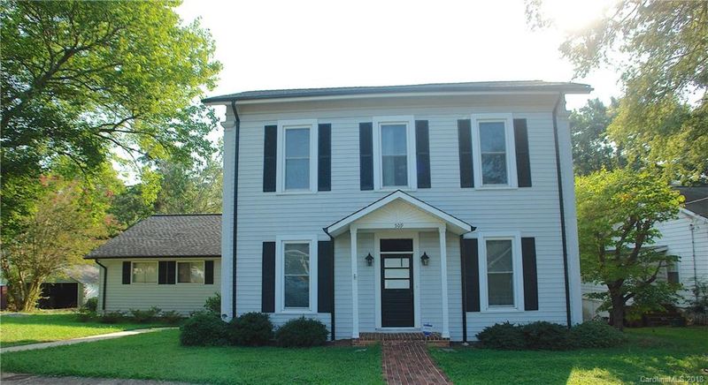 509 Poplar St, Lincolnton, NC 28092