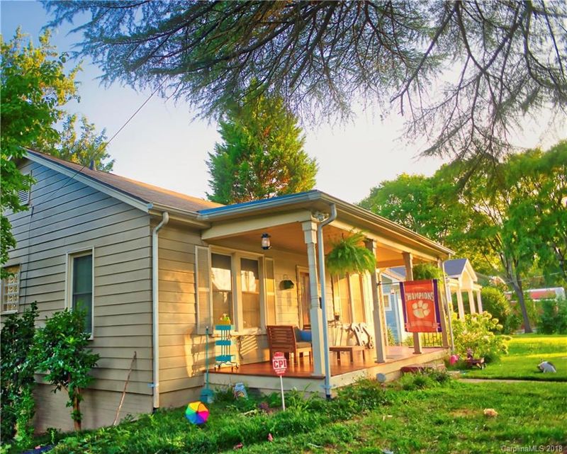 216 Rhodes St, Lincolnton, NC 28092