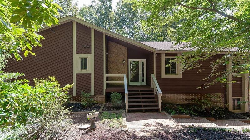 7701 Robin Crest Rd, Charlotte, NC 28226