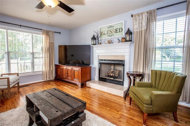 4396 Claralee Ln, Hickory, NC 28602