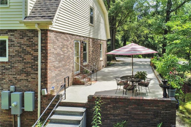105 Hillcrest Dr, Chester, SC 29706