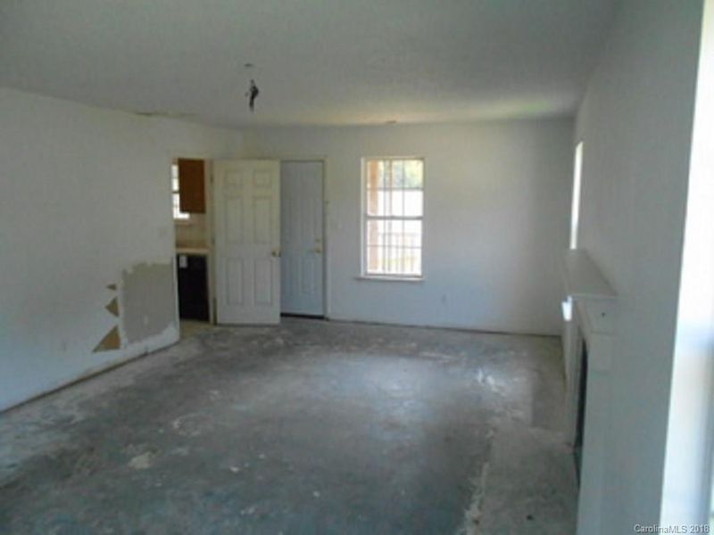 1909 Sloan Dr, Charlotte, NC 28208