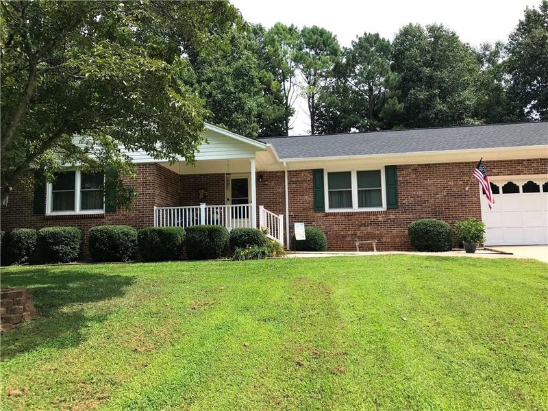 3790 Mattingly Dr, Hickory, NC 28602