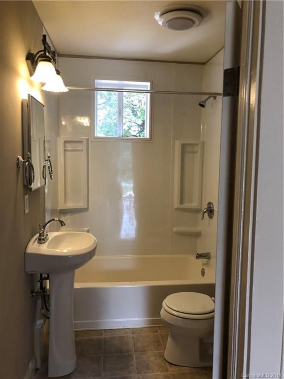 330 17 St NW, Hickory, NC 28601