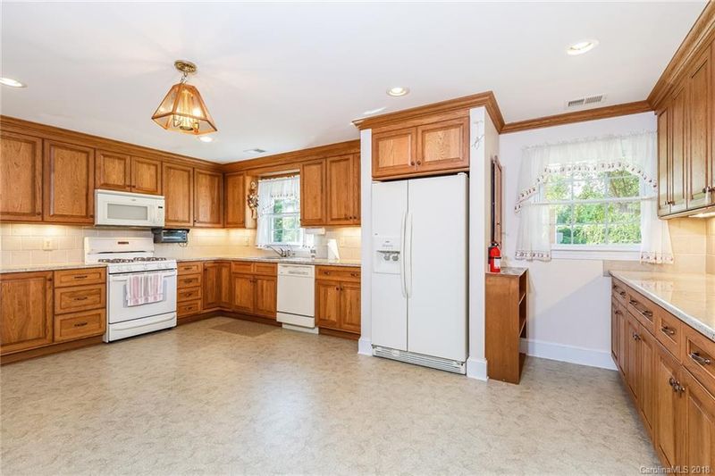 1009 Churchill Rd #8, Davidson, NC 28036
