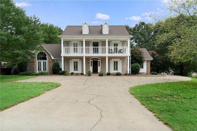 1032 8th Street Ln NW, Hickory, NC 28601