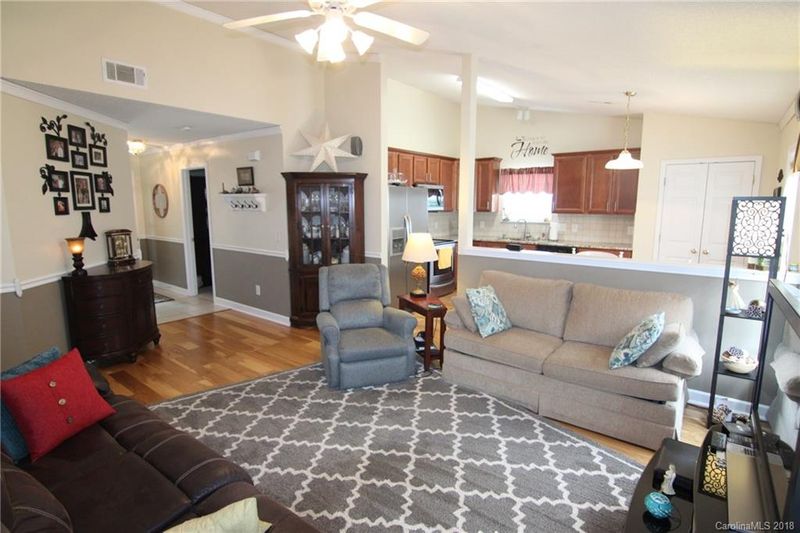 812 River Trail Rd, Lowell, NC 28098