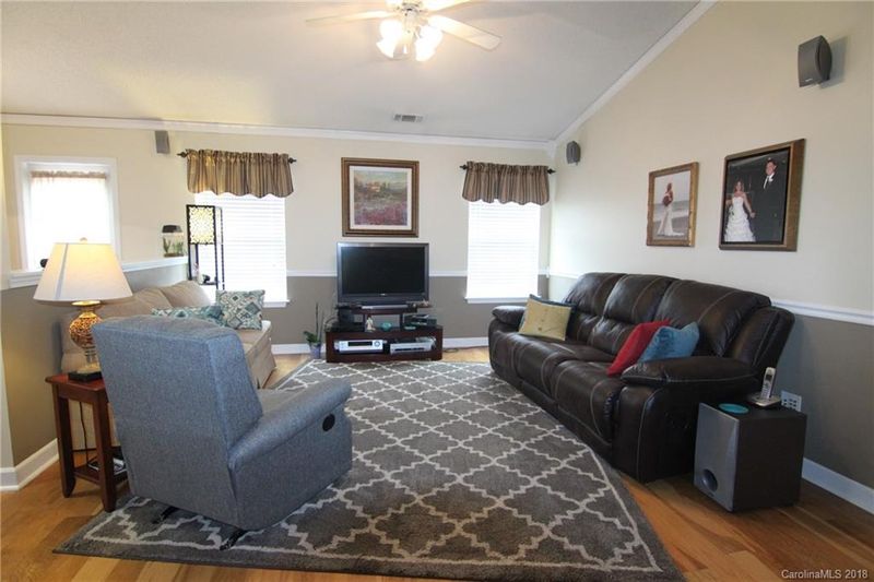 812 River Trail Rd, Lowell, NC 28098