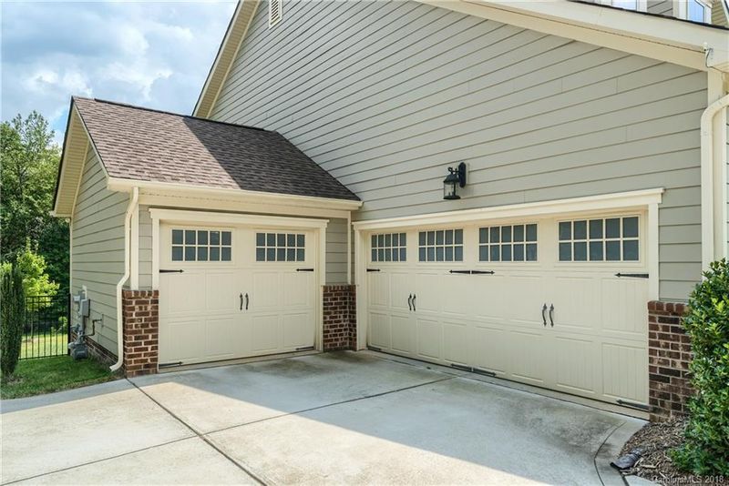 12819 Elkhorn Dr, Charlotte, NC 28278