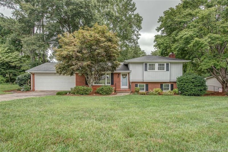 334 Flanagan Ln, Gastonia, NC 28054