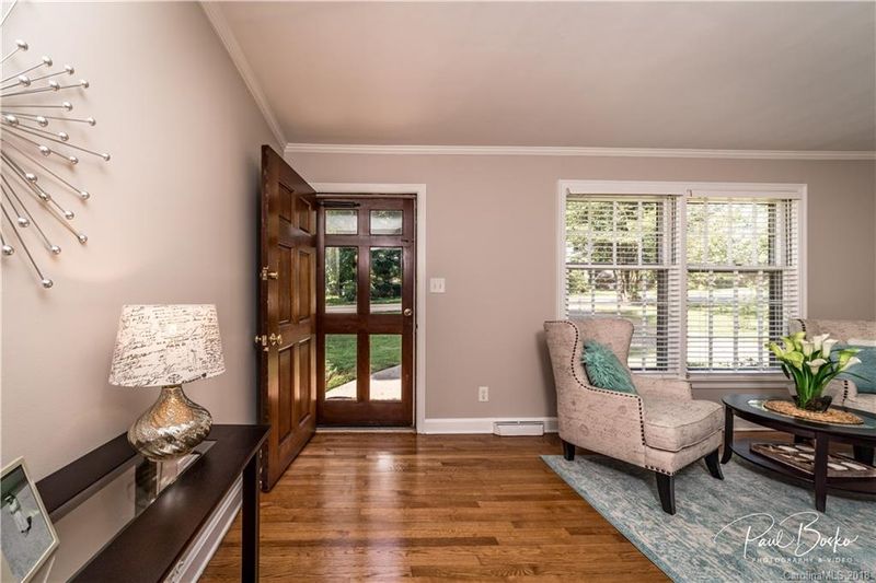 213 Seneca Pl, Charlotte, NC 28210
