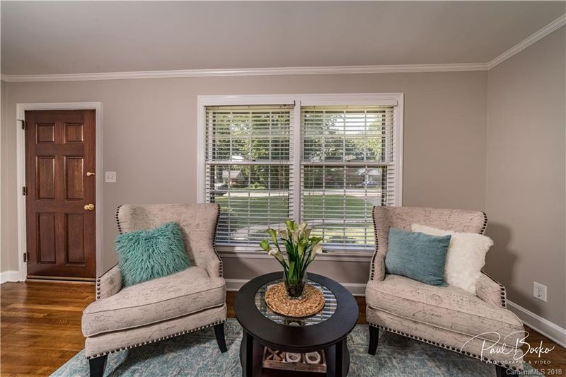 213 Seneca Pl, Charlotte, NC 28210