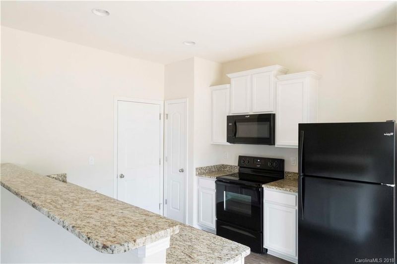 908 Joselynn Dr, Ranlo, NC 28054