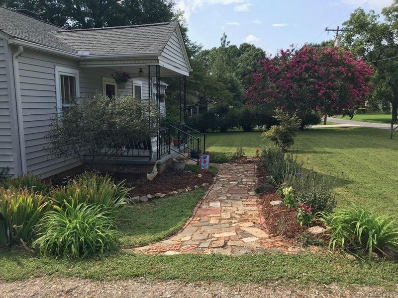 401 W Henry St, Belmont, NC 28012