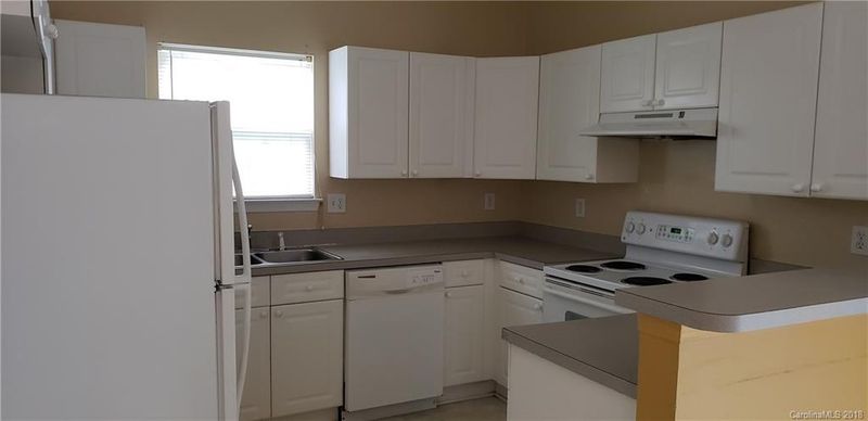 8226 Pozzi Rd, Charlotte, NC 28216