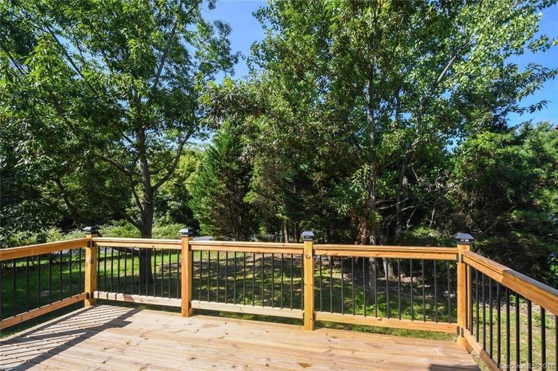 2045 Tarlton Dr, Matthews, NC 28105