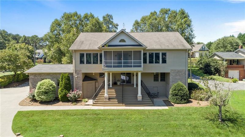 4028 6th St NW, Hickory, NC 28601