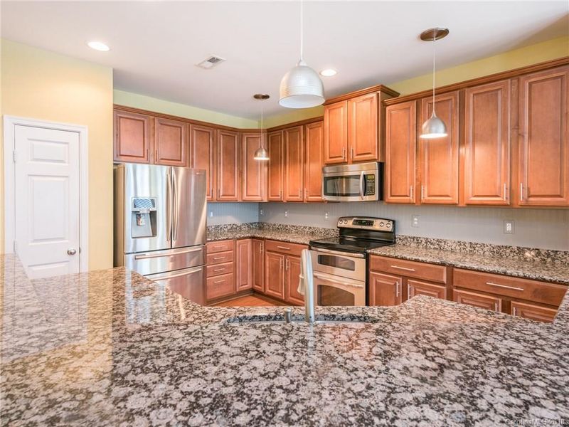 9329 Lenox Pointe Dr, Charlotte, NC 28273